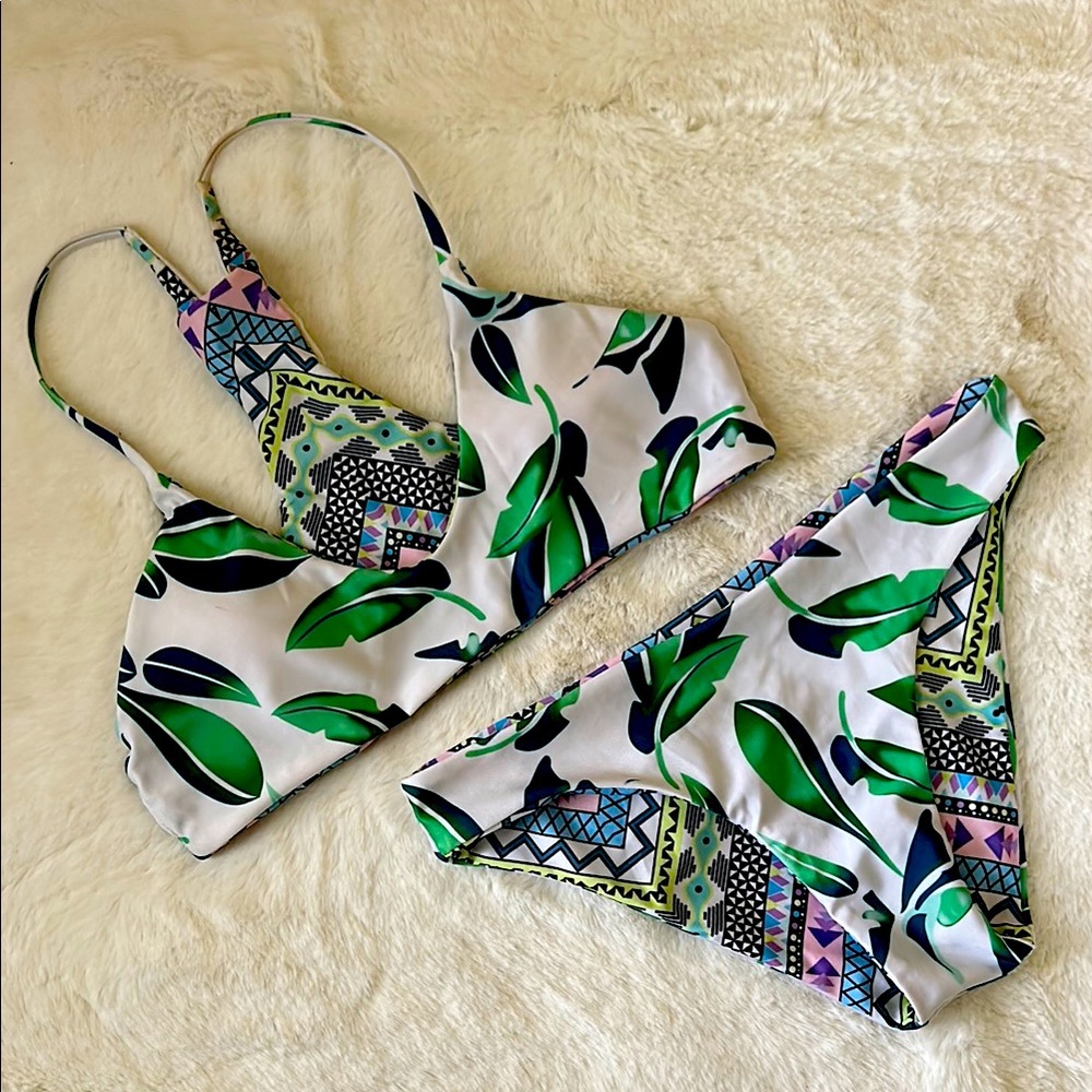 Reversible swim suit